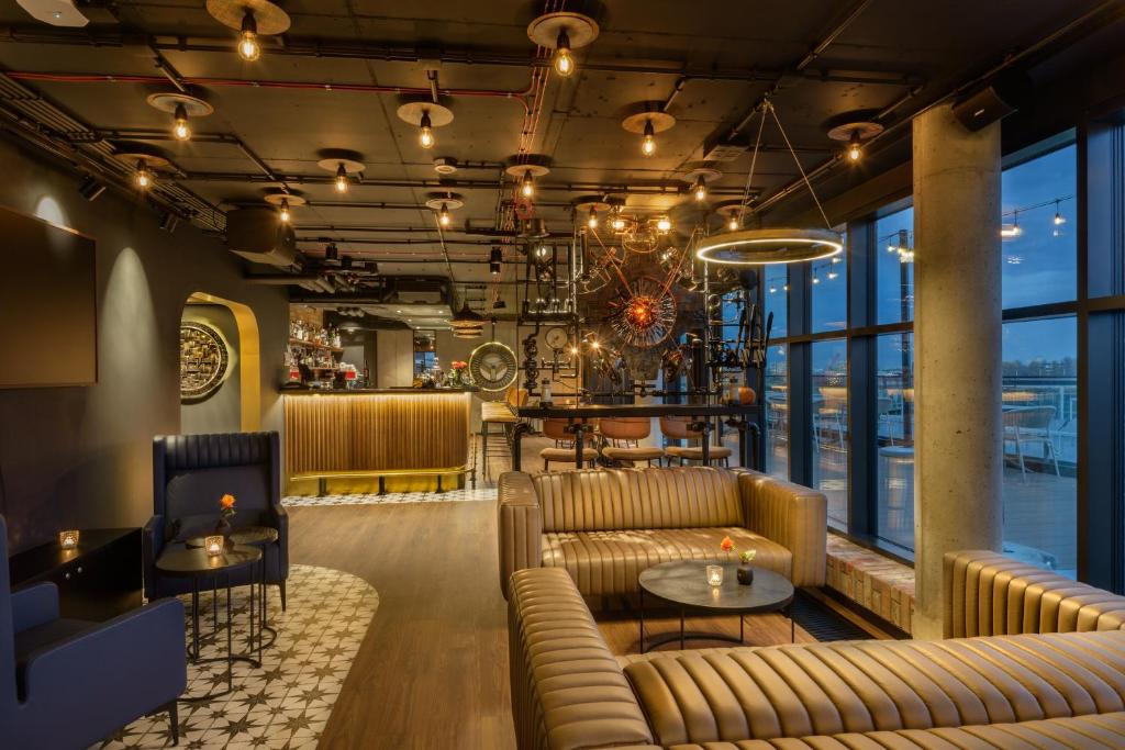 Elegancki bar w Hotelu Barceló